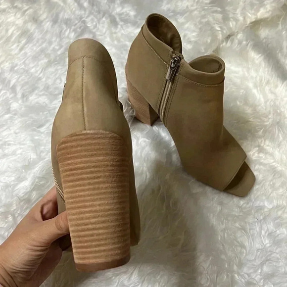 Vince Camuto Open Toe Sandal Boot Silky Nubuck Tortilla color size 9 - Picture 4 of 7